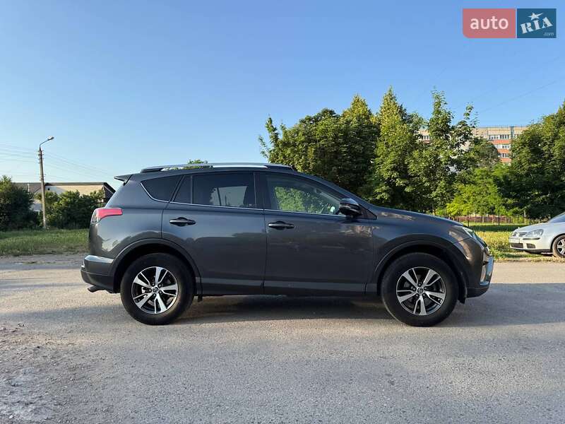 Позашляховик / Кросовер Toyota RAV4 2016 в Запоріжжі