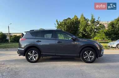 Внедорожник / Кроссовер Toyota RAV4 2016 в 