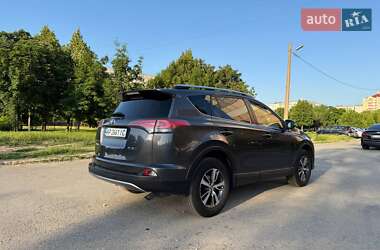 Внедорожник / Кроссовер Toyota RAV4 2016 в 