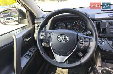 Внедорожник / Кроссовер Toyota RAV4 2016 в 