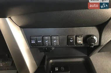 Внедорожник / Кроссовер Toyota RAV4 2014 в 