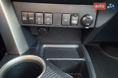 Внедорожник / Кроссовер Toyota RAV4 2014 в 