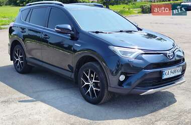 Внедорожник / Кроссовер Toyota RAV4 2017 в 