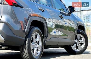 Внедорожник / Кроссовер Toyota RAV4 2022 в 