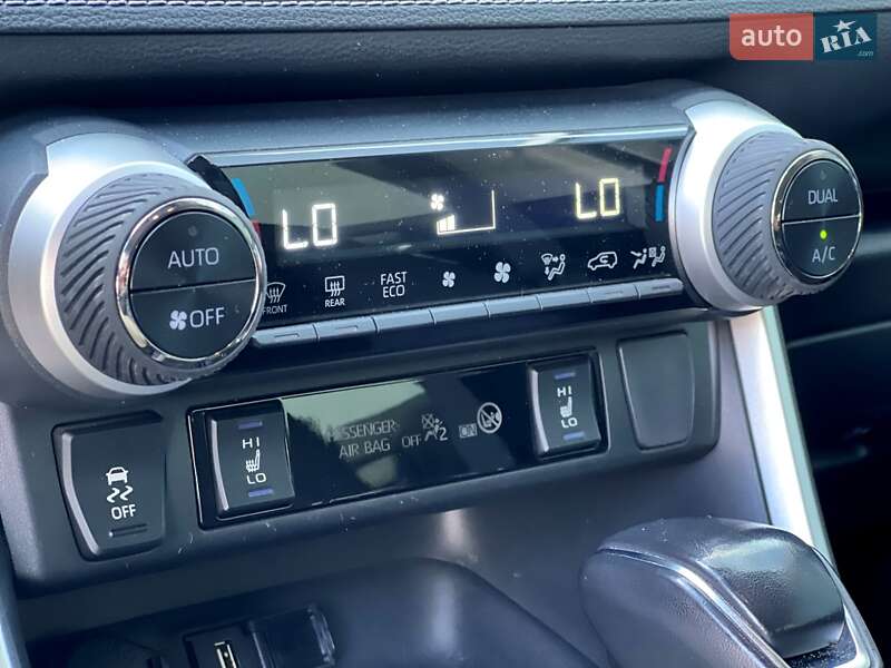 Позашляховик / Кросовер Toyota RAV4 2022 в Києві