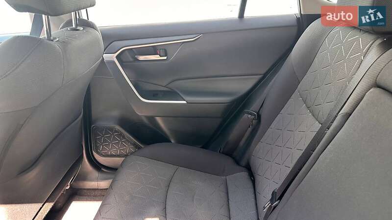 Внедорожник / Кроссовер Toyota RAV4 2019 в Харькове