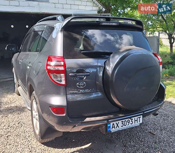 Позашляховик / Кросовер Toyota RAV4 2011 в Харкові
