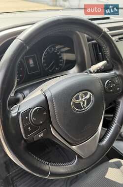 Внедорожник / Кроссовер Toyota RAV4 2016 в 