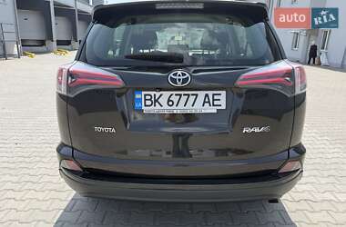 Внедорожник / Кроссовер Toyota RAV4 2016 в 
