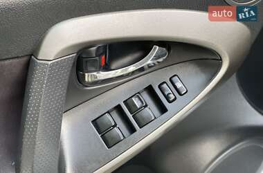 Внедорожник / Кроссовер Toyota RAV4 2010 в 