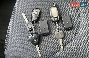 Внедорожник / Кроссовер Toyota RAV4 2010 в 