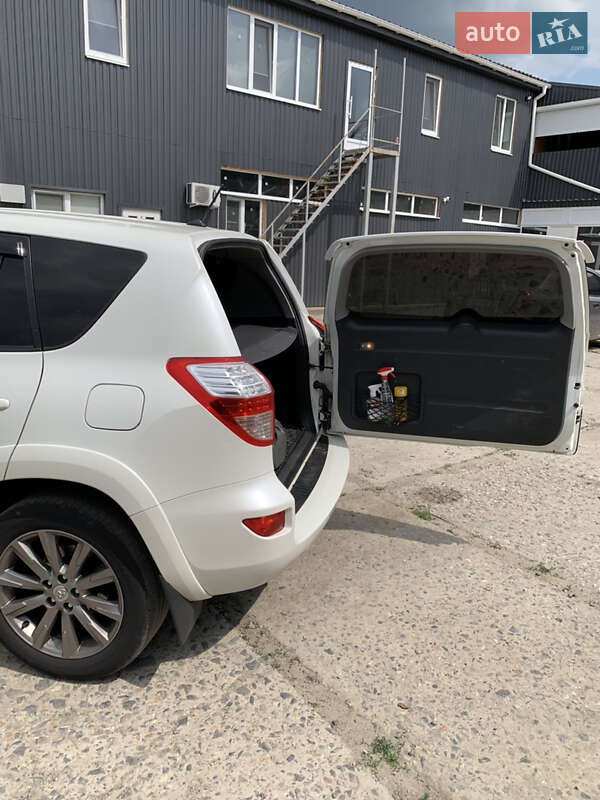 Внедорожник / Кроссовер Toyota RAV4 2012 в Богодухове