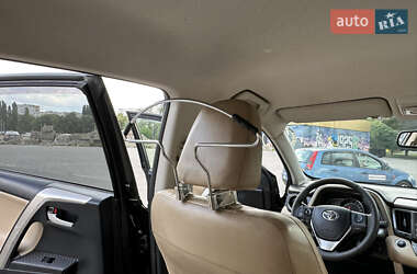 Внедорожник / Кроссовер Toyota RAV4 2015 в 