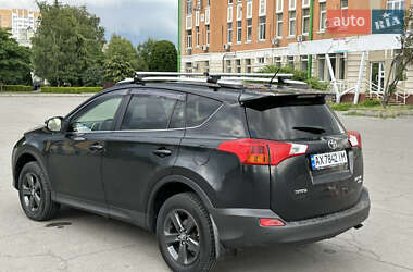 Внедорожник / Кроссовер Toyota RAV4 2015 в 