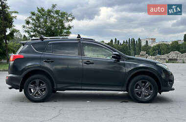 Внедорожник / Кроссовер Toyota RAV4 2015 в 