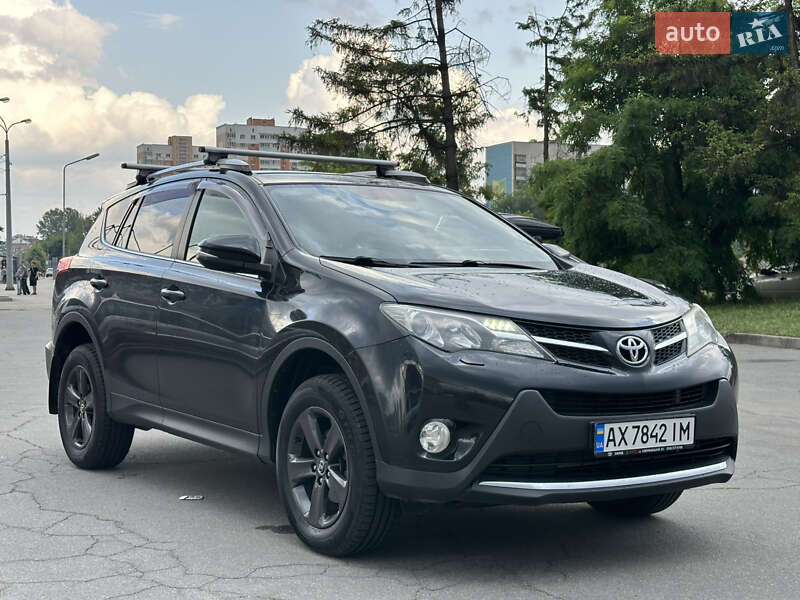 Внедорожник / Кроссовер Toyota RAV4 2015 в Харькове