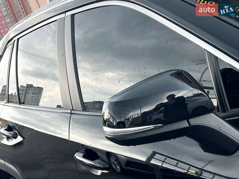 Позашляховик / Кросовер Toyota RAV4 2019 в Києві