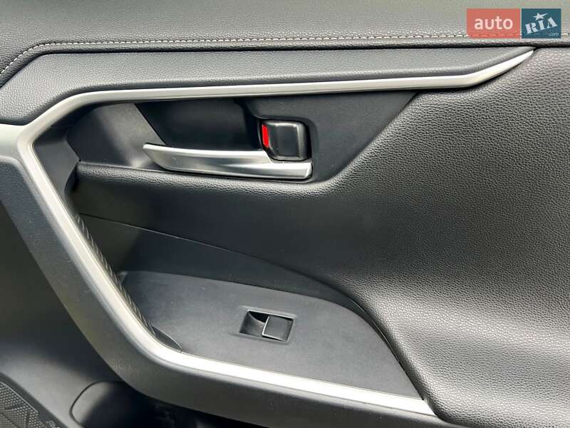 Позашляховик / Кросовер Toyota RAV4 2019 в Києві
