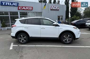 Внедорожник / Кроссовер Toyota RAV4 2018 в 