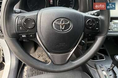 Внедорожник / Кроссовер Toyota RAV4 2018 в 