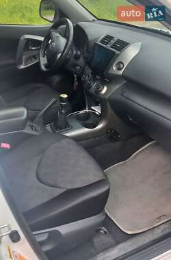 Позашляховик / Кросовер Toyota RAV4 2009 в 