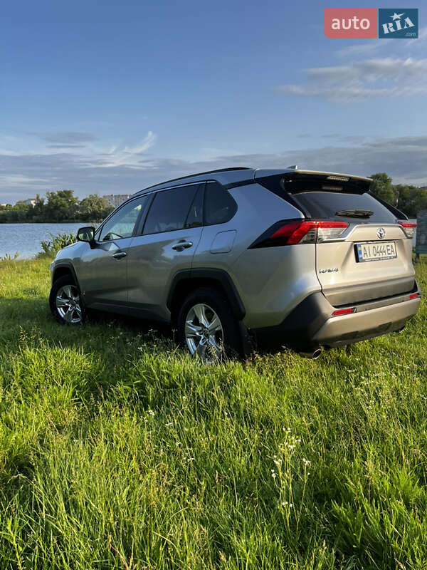 Внедорожник / Кроссовер Toyota RAV4 2021 в Сквире