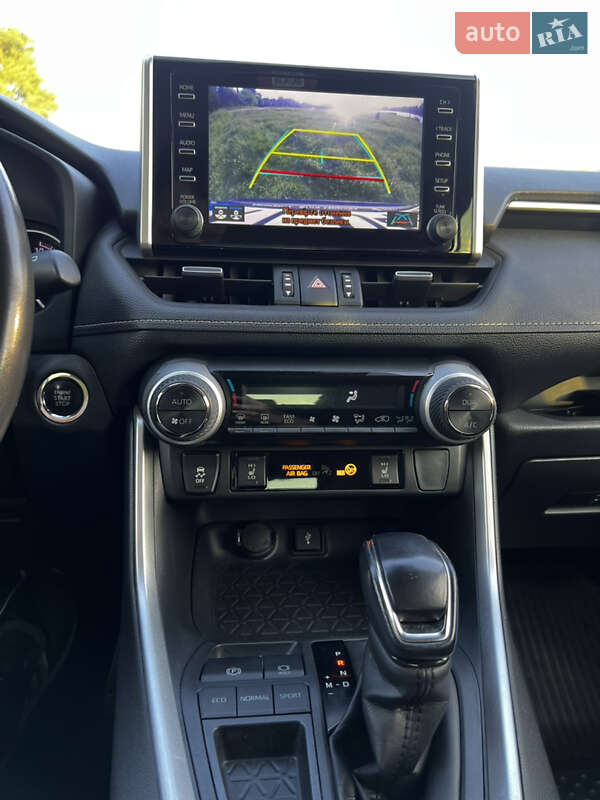 Внедорожник / Кроссовер Toyota RAV4 2021 в Сквире