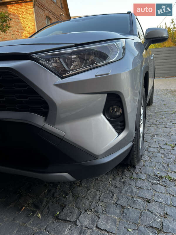Внедорожник / Кроссовер Toyota RAV4 2021 в Сквире