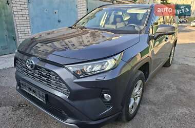 Внедорожник / Кроссовер Toyota RAV4 2019 в 