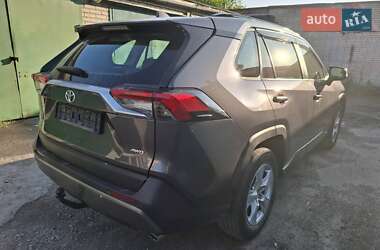 Внедорожник / Кроссовер Toyota RAV4 2019 в 