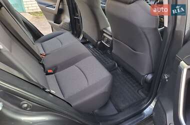Внедорожник / Кроссовер Toyota RAV4 2019 в 