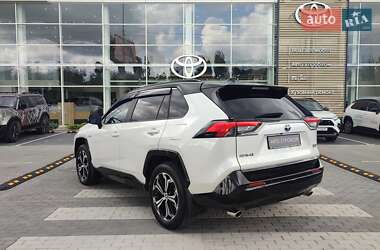 Позашляховик / Кросовер Toyota RAV4 2023 в 