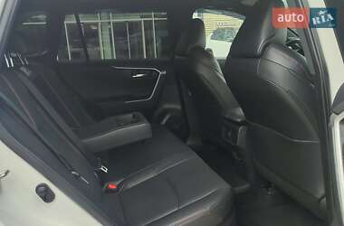 Позашляховик / Кросовер Toyota RAV4 2023 в 