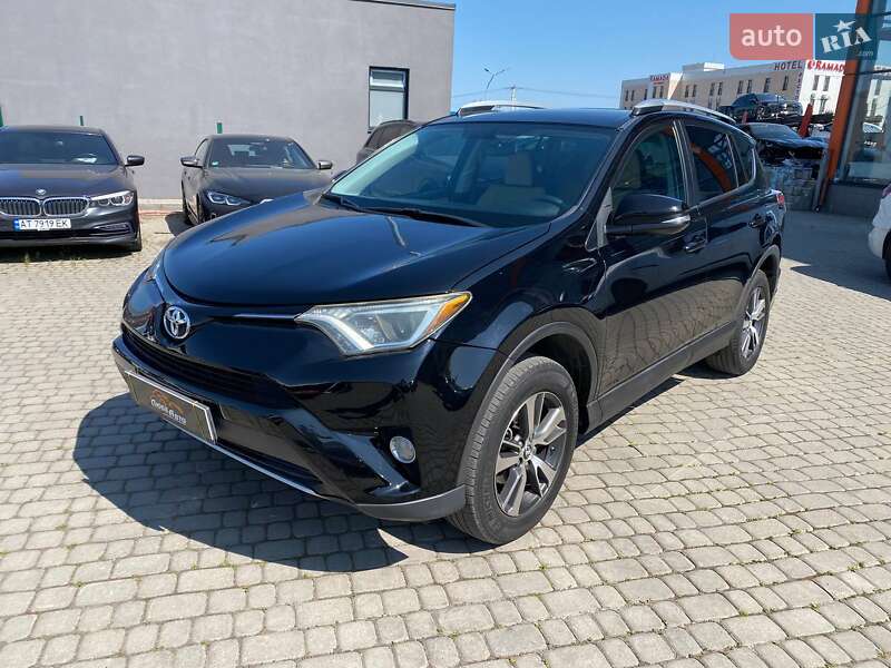 Позашляховик / Кросовер Toyota RAV4 2016 в Львові