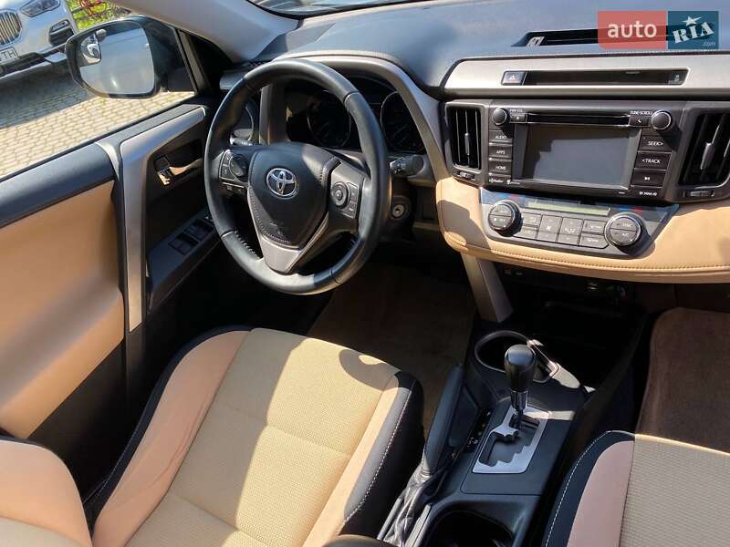 Позашляховик / Кросовер Toyota RAV4 2016 в Львові
