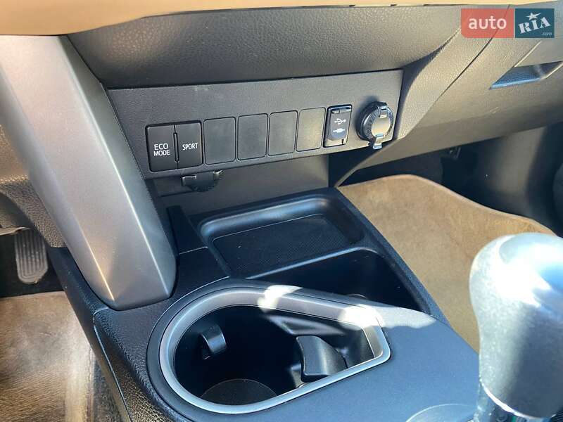 Позашляховик / Кросовер Toyota RAV4 2016 в Львові