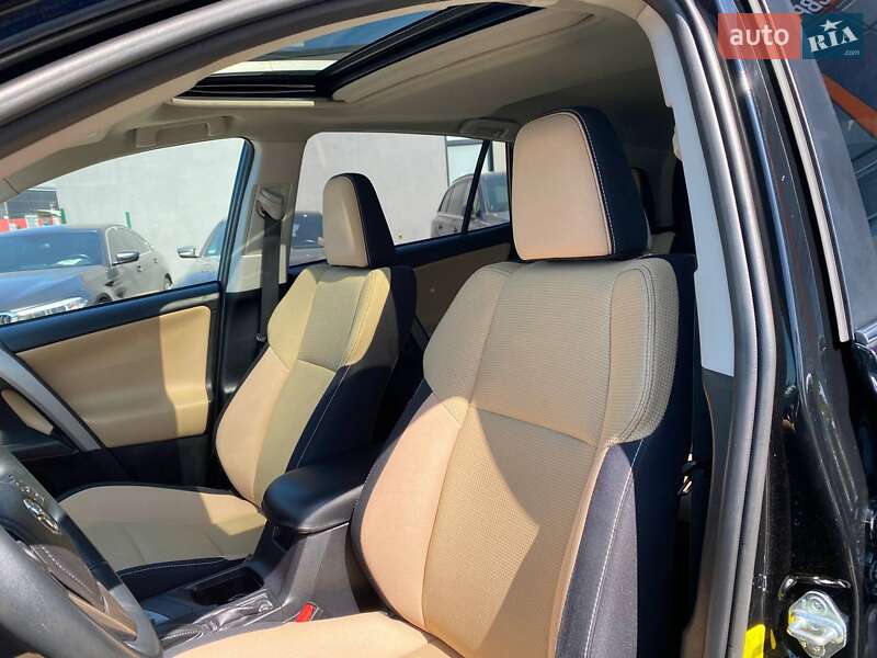 Позашляховик / Кросовер Toyota RAV4 2016 в Львові