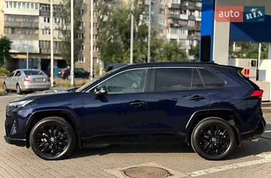 Внедорожник / Кроссовер Toyota RAV4 2022 в 