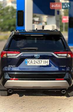 Внедорожник / Кроссовер Toyota RAV4 2022 в 