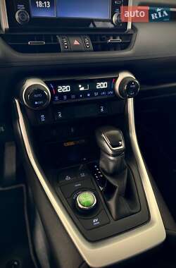 Внедорожник / Кроссовер Toyota RAV4 2022 в 