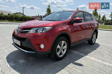 Внедорожник / Кроссовер Toyota RAV4 2015 в 