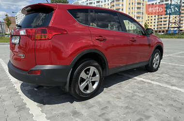 Внедорожник / Кроссовер Toyota RAV4 2015 в 