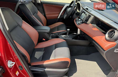 Внедорожник / Кроссовер Toyota RAV4 2015 в 
