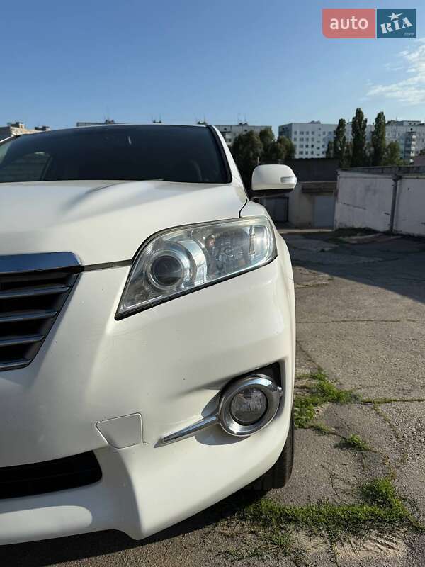Позашляховик / Кросовер Toyota RAV4 2011 в Харкові