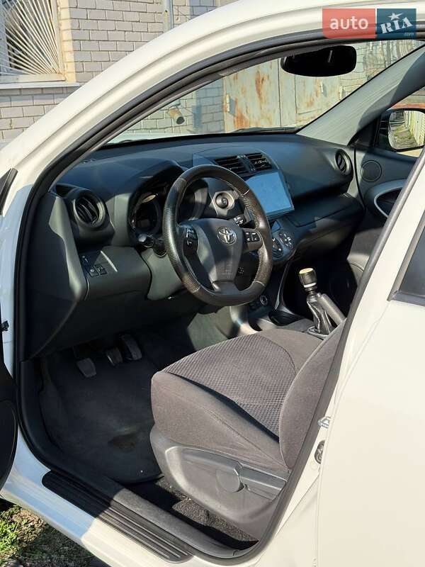 Позашляховик / Кросовер Toyota RAV4 2011 в Харкові