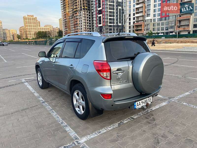 Внедорожник / Кроссовер Toyota RAV4 2006 в Киеве