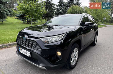 Позашляховик / Кросовер Toyota RAV4 2021 в 