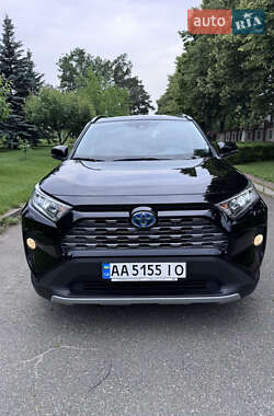 Позашляховик / Кросовер Toyota RAV4 2021 в 