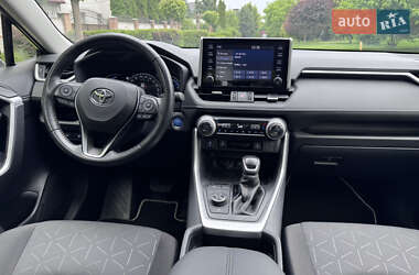 Позашляховик / Кросовер Toyota RAV4 2021 в 