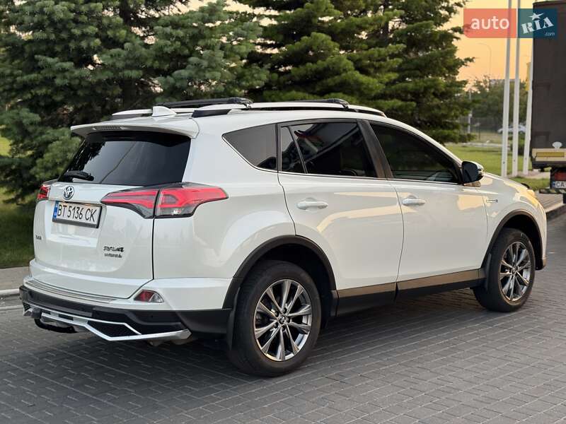 Внедорожник / Кроссовер Toyota RAV4 2017 в Одессе